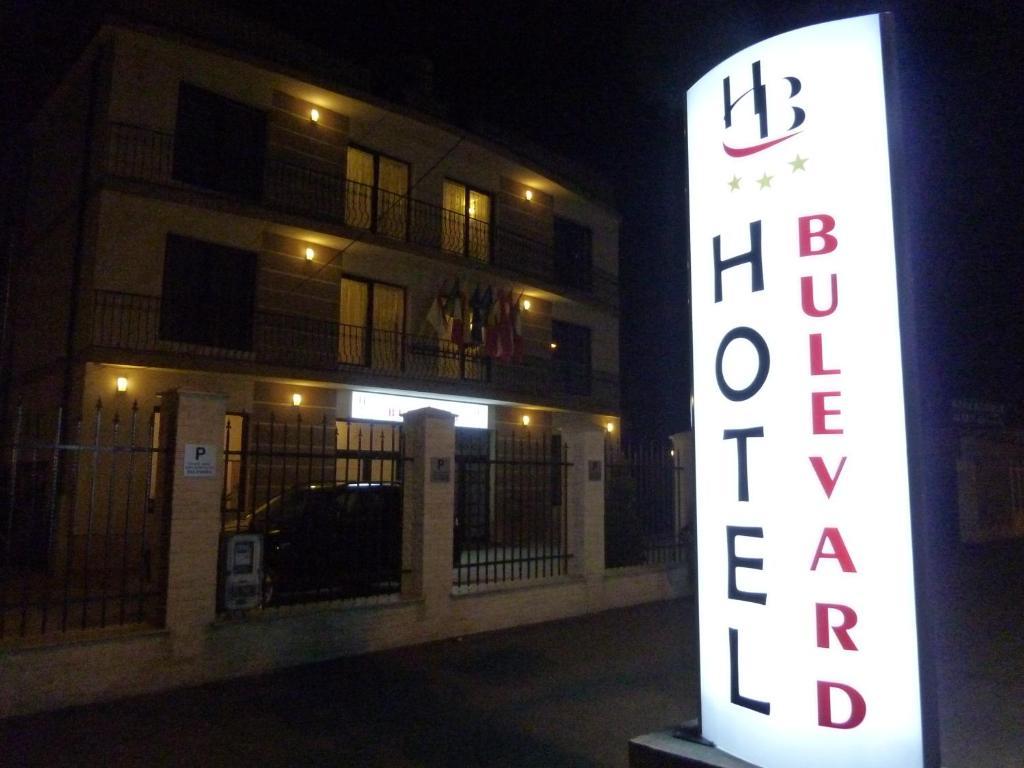 Hotel Bulevard Oradea Exterior photo