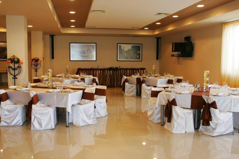 Hotel Bulevard Oradea Exterior photo